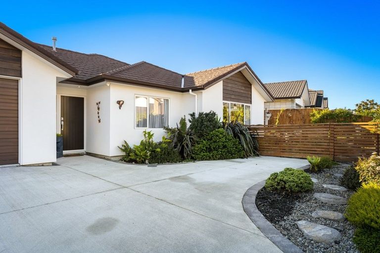 Photo of property in 8 Ihakara Arthur Lane, Aotea, Porirua, 5024