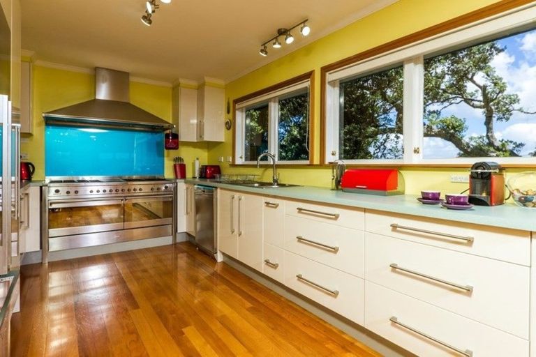Photo of property in 24 Howard Road, Northcote, Auckland, 0627