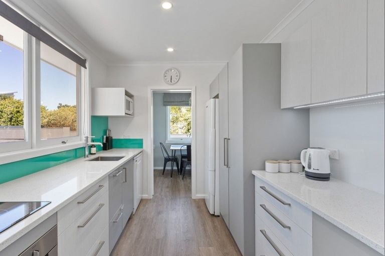 Photo of property in 17 Gardiner Place, Havelock North, 4130