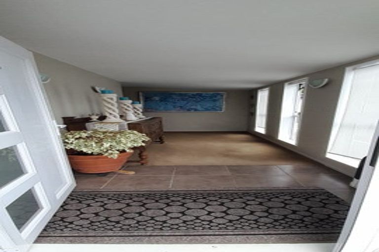 Photo of property in 31 Covil Avenue, Te Atatu South, Auckland, 0610