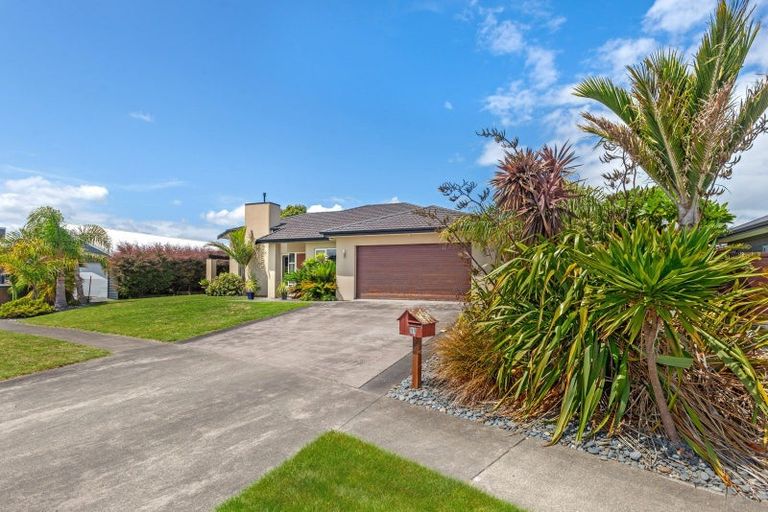 Photo of property in 11 Charteris Rise, Riverdale, Gisborne, 4010