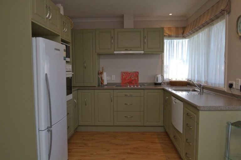 Photo of property in 43 Bowen Street, Levin, 5510