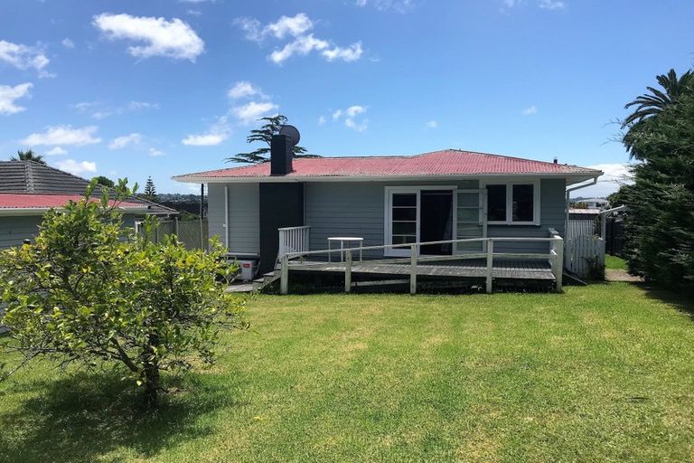 Photo of property in 2/14 Amberley Avenue, Te Atatu South, Auckland, 0610