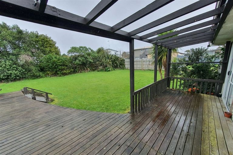 Photo of property in 17 Bodi Place, Te Atatu South, Auckland, 0610