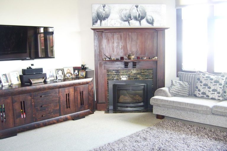 Photo of property in 32 Forbes Street, Onehunga, Auckland, 1061