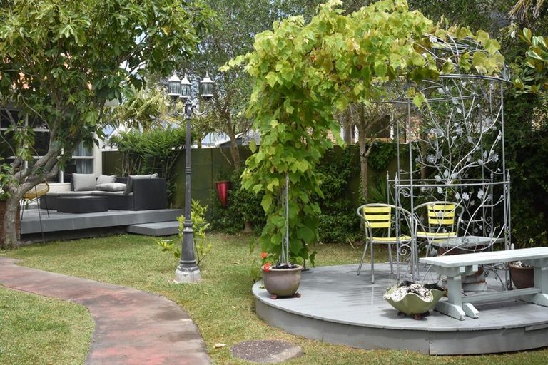 Photo of property in 1/40 East Coast Road, Milford, Auckland, 0620