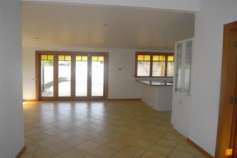 Photo of property in 37 Walmer Road, Point Chevalier, Auckland, 1022