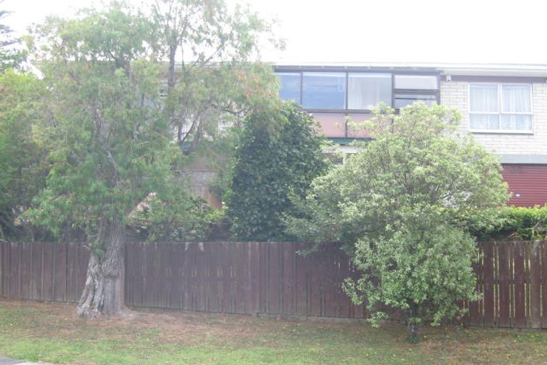 Photo of property in 2/12 Girrahween Drive, Totara Vale, Auckland, 0629