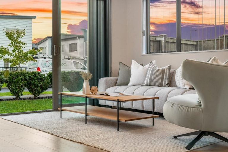 Photo of property in 3 Tarras Road, Kumeu, 0810