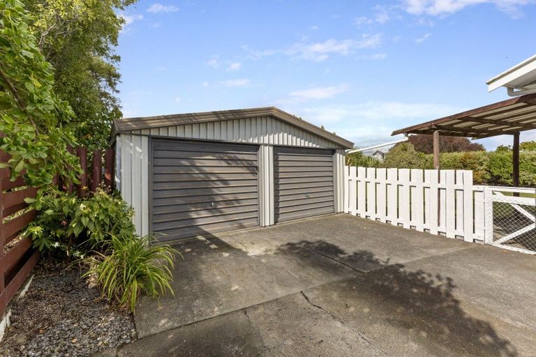 Photo of property in 12 Pinedale Parade, Milson, Palmerston North, 4414