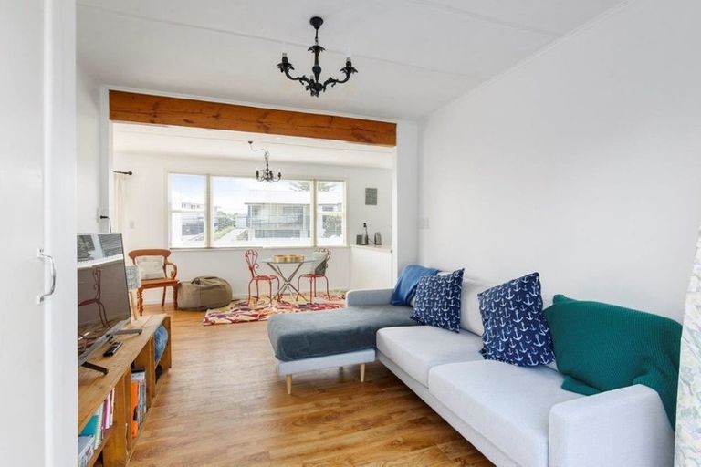 Photo of property in 6 Kaitawa Street, Waikanae Beach, Waikanae, 5036