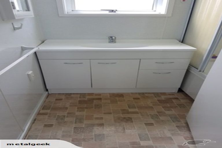 Photo of property in 19 Simons Street, Moturoa, New Plymouth, 4310