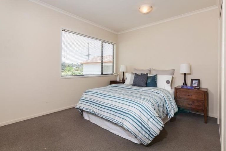 Photo of property in 37 Tiri Tiri Road, Birkdale, Auckland, 0626
