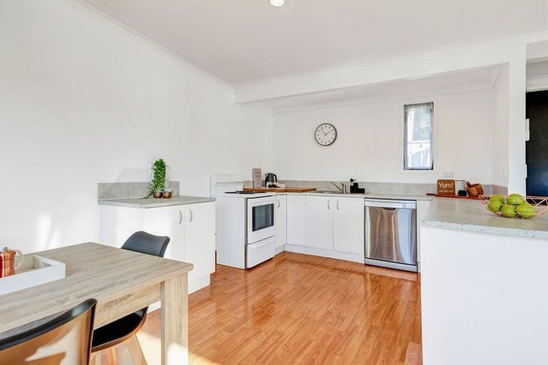 Photo of property in 2/4 Puaha Street, Takapuwahia, Porirua, 5022