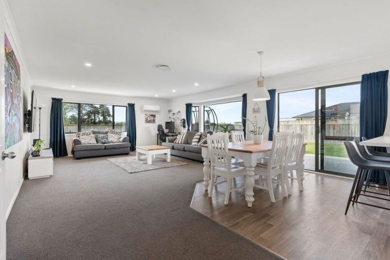 Photo of property in 12 Molesworth Street, Carterton, 5713