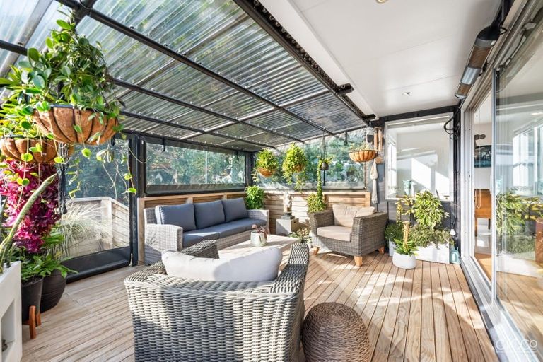 Photo of property in 212 Whites Line East, Waiwhetu, Lower Hutt, 5010