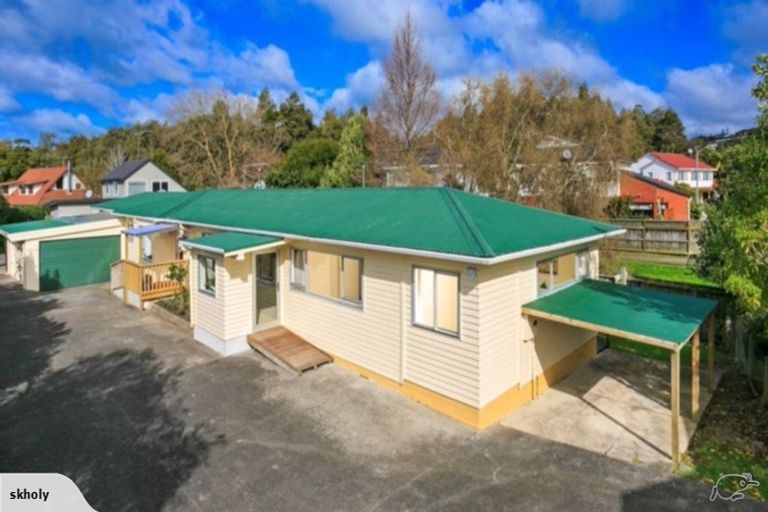 Photo of property in 2/55 Sylvia Road, Hillcrest, Auckland, 0627