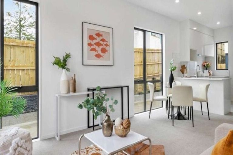 Photo of property in 2/112 Moore Street, Howick, Auckland, 2014