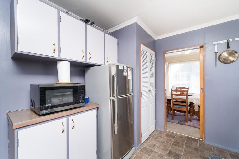 Photo of property in 8 Forbes Place, Kelvin Grove, Palmerston North, 4414