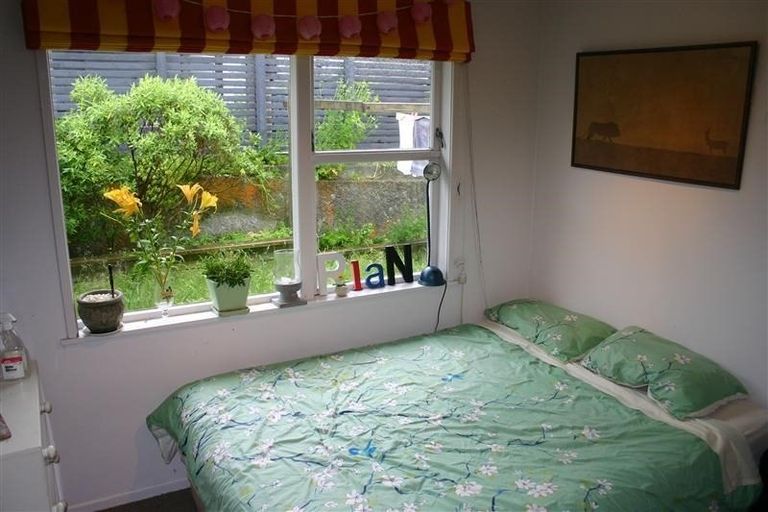 Photo of property in 1 Flint Way, Northland, Wellington, 6012