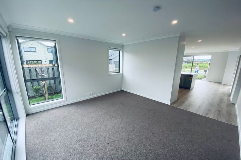 Photo of property in 10 Rauriki Lane, Rosehill, Papakura, 2113
