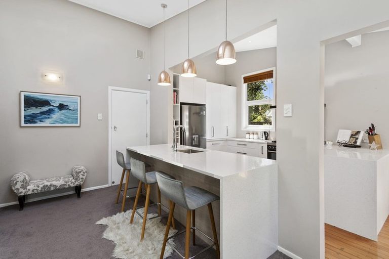 Photo of property in 15 Cherry Blossom Grove, Maungaraki, Lower Hutt, 5010