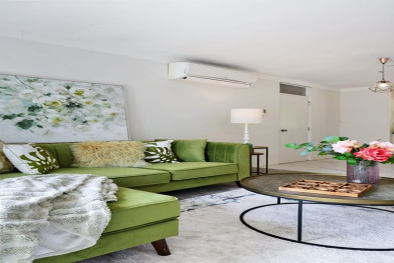 Photo of property in 2/15 Dunraven Place, Torbay, Auckland, 0630