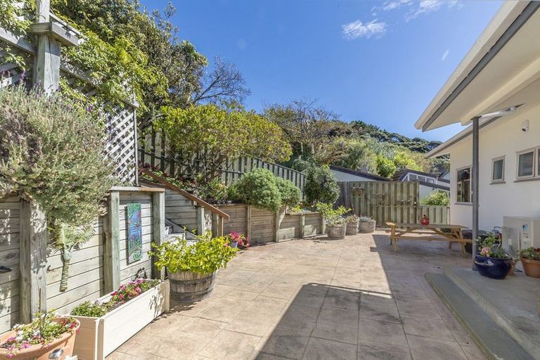 Photo of property in 14 Kenef Road, Paremata, Porirua, 5024