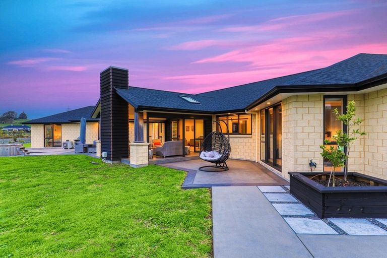 Photo of property in 13 Oak Valley Road, Dairy Flat, Albany, 0792