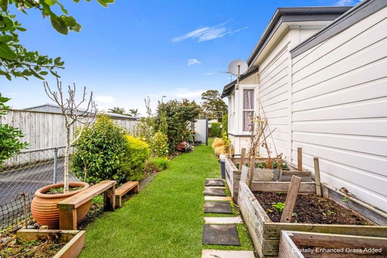 Photo of property in 11 Carow Street, Palmerston North, 4410