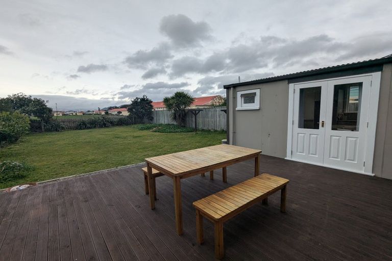 Photo of property in 99 Endeavour Street, Lyall Bay, Wellington, 6022