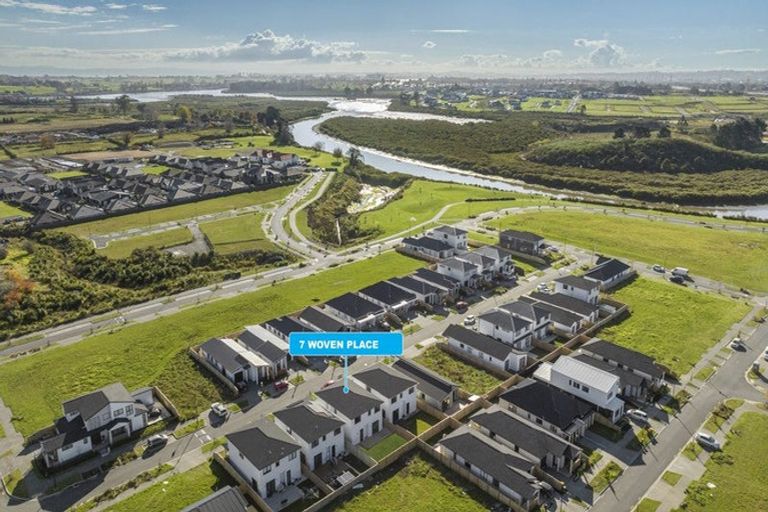 Photo of property in 7 Woven Place, Karaka, Papakura, 2113