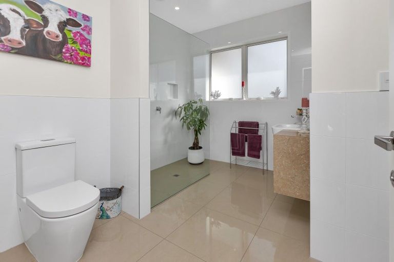 Photo of property in 28 Stace Hopper Drive, One Tree Point, 0118