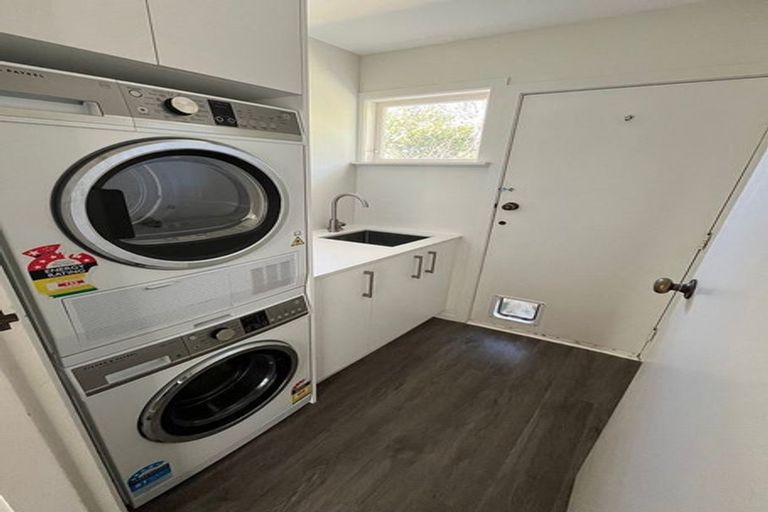 Photo of property in 51 Thurleigh Grove, Karori, Wellington, 6012