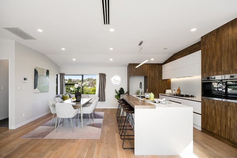 Photo of property in 25b Kiteroa Terrace, Rothesay Bay, Auckland, 0630