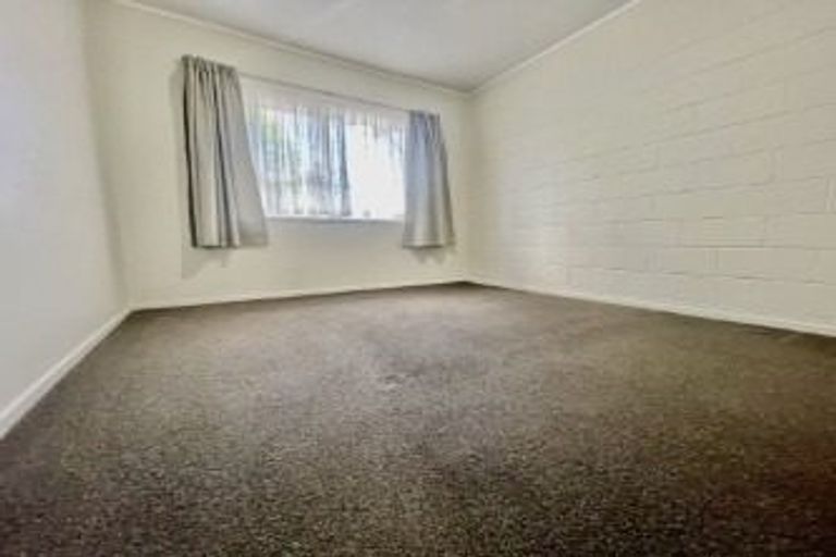 Photo of property in 4/318 Te Atatu Road, Te Atatu South, Auckland, 0610