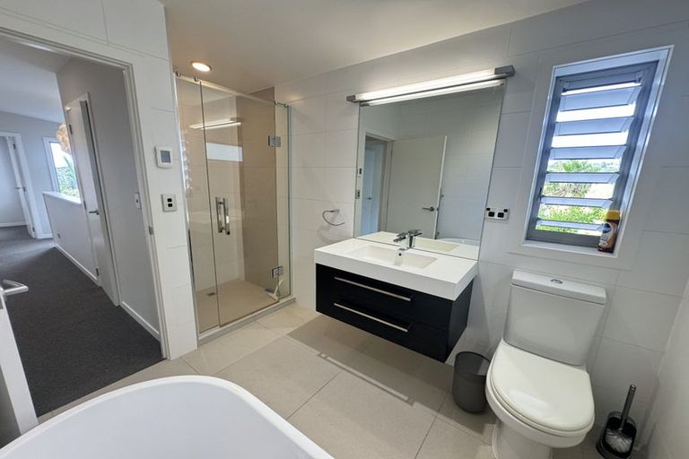 Photo of property in 2/6 Sandford Street, Campbells Bay, Auckland, 0630