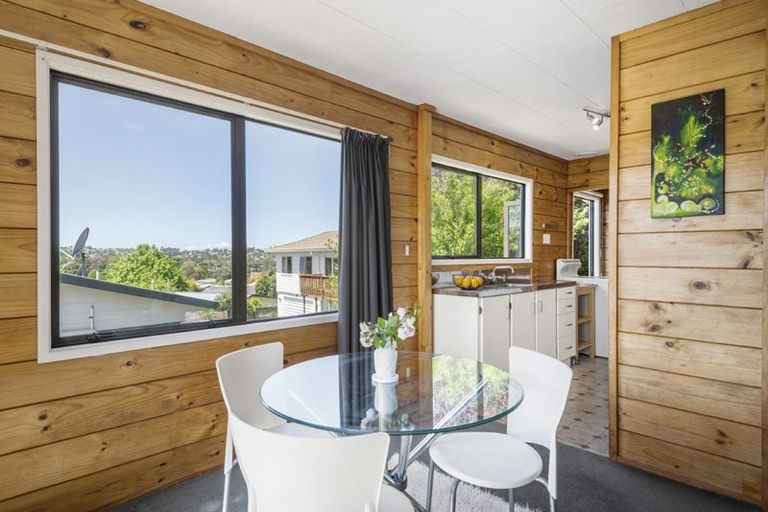Photo of property in 1/8 Camilla Grove, Totara Vale, Auckland, 0629