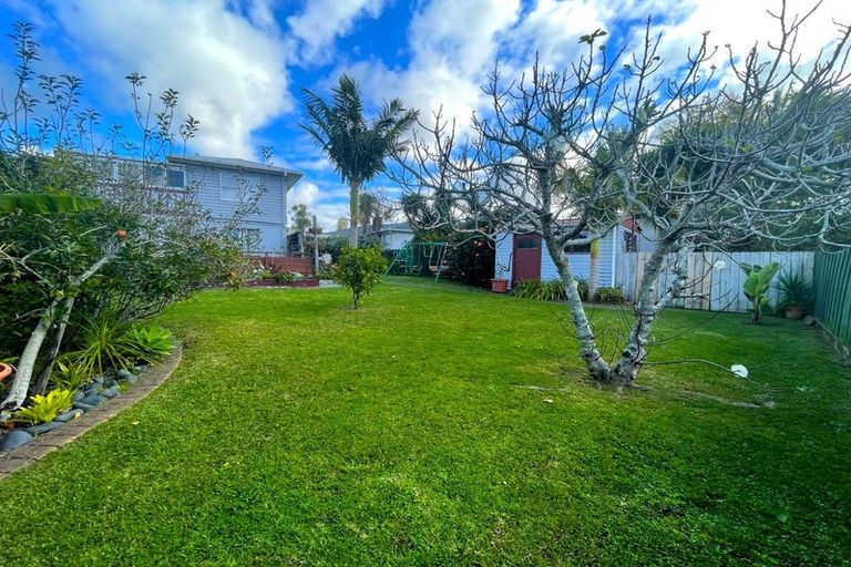 Photo of property in 8 Divich Avenue, Te Atatu South, Auckland, 0610