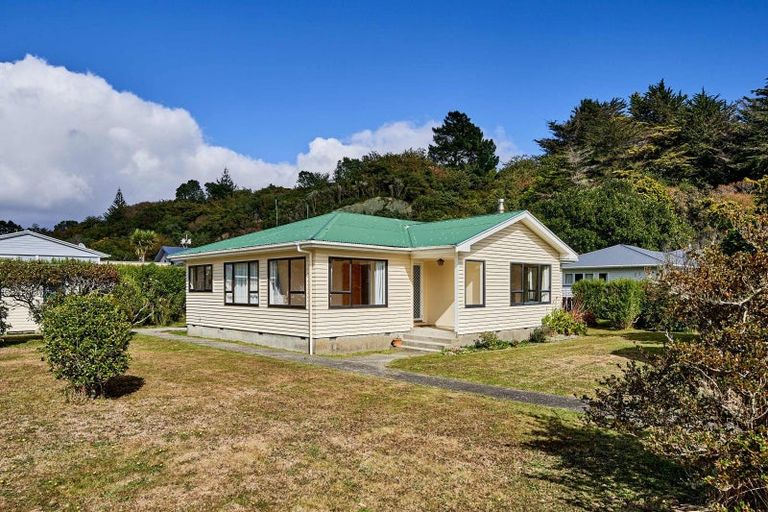 Photo of property in 4 Mclellan Street, Tawa, Wellington, 5028