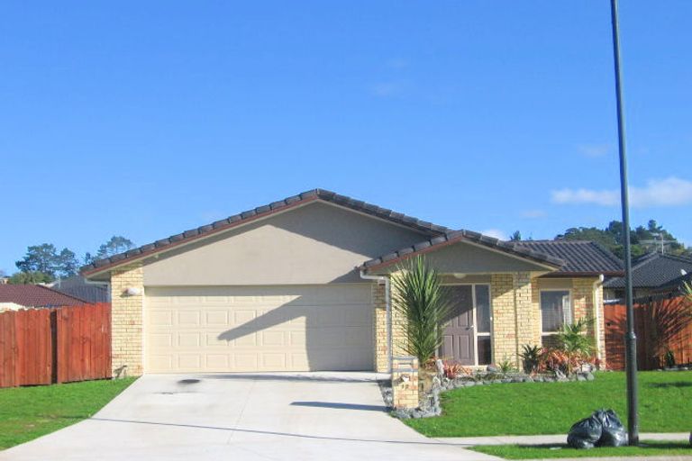 Photo of property in 12 Elkstone Place, Henderson, Auckland, 0612