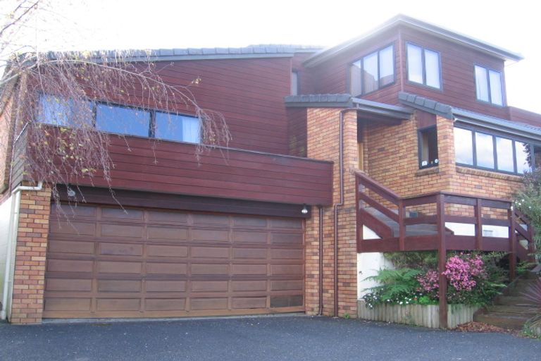 Photo of property in 121 Wiseley Road, West Harbour, Auckland, 0618