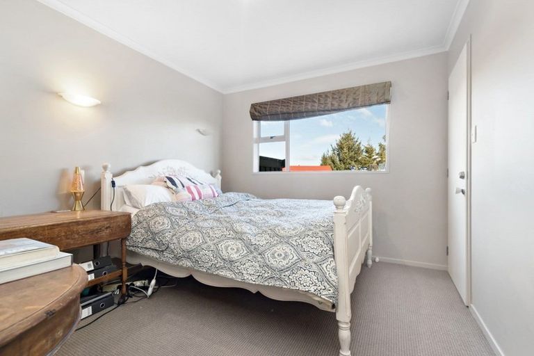 Photo of property in 4 Cedar Drive, Kelvin Heights, Queenstown, 9300