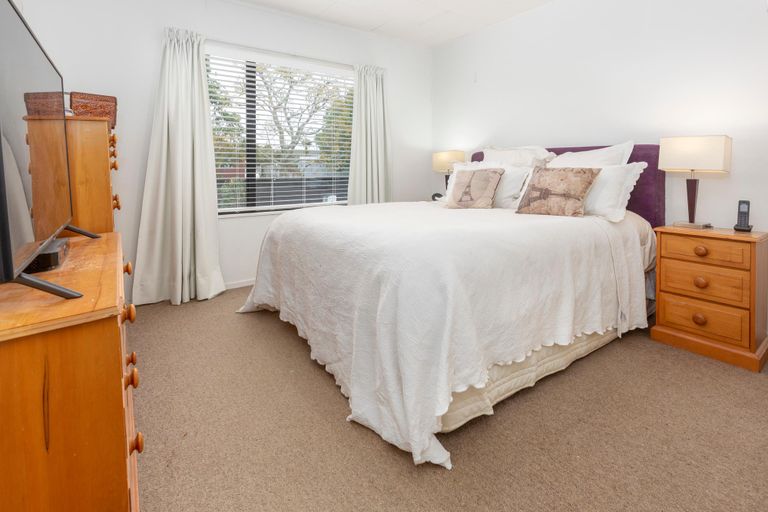 Photo of property in 37 Rosemead Place, Randwick Park, Auckland, 2105