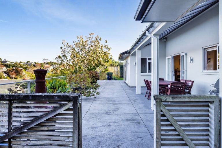 Photo of property in 15 Anderson Way, Highlands Park, New Plymouth, 4312