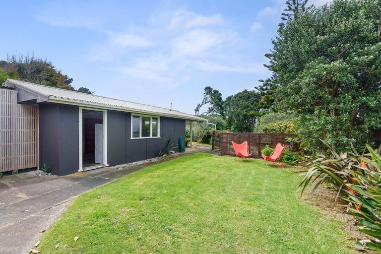 Photo of property in 8 The Avenue, Otaki Beach, Otaki, 5512