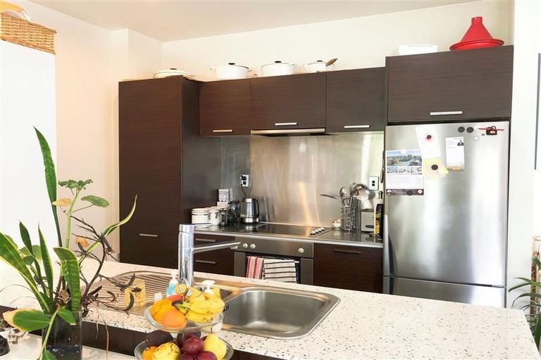 Photo of property in 76l Edmonton Road, Henderson, Auckland, 0612