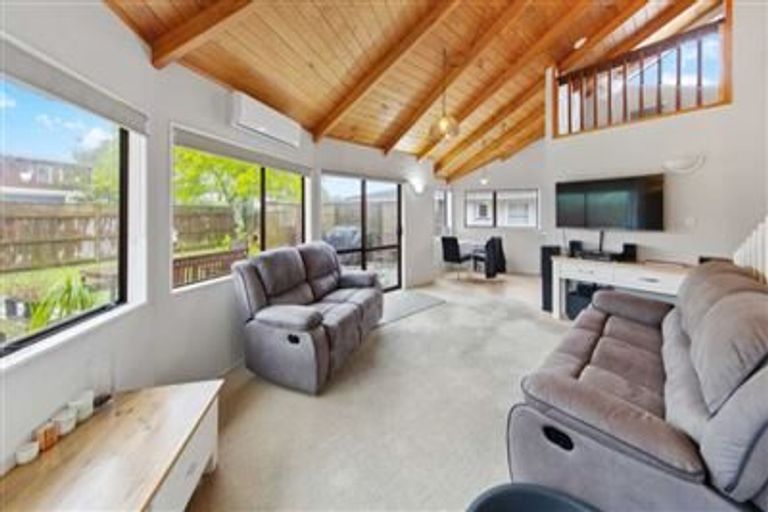 Photo of property in 5 Miramar Place, Pakuranga, Auckland, 2010