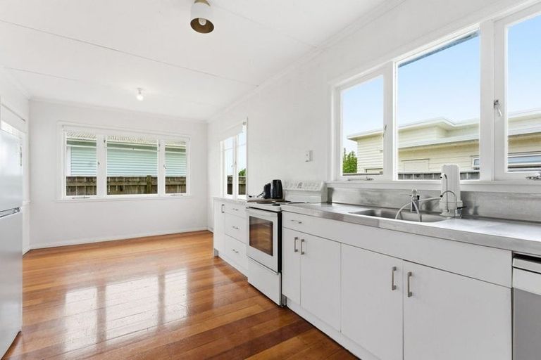 Photo of property in 12 Belvedere Crescent, Takaro, Palmerston North, 4412