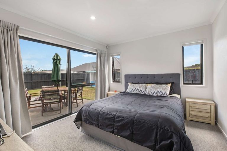 Photo of property in 31 Harbour Crest Drive, Waiuku, 2123